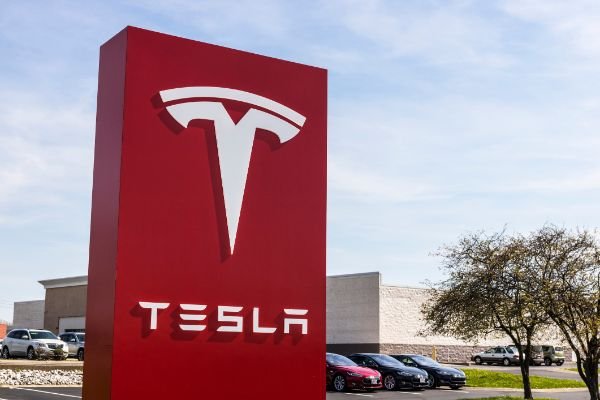 Tesla Under Fire for Crashes Are Driverless Cars Safe